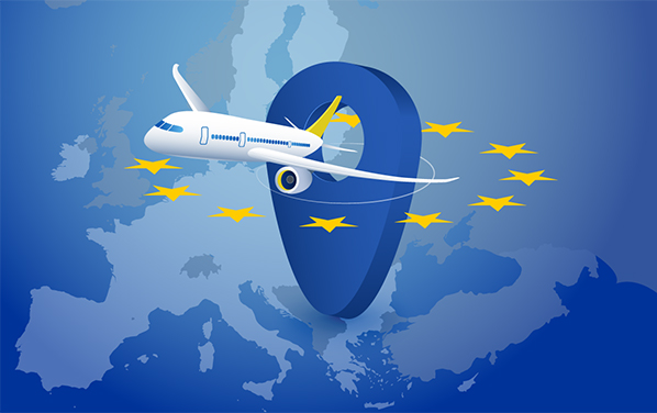 Un avion de ligne vole au dessus d'une carte de l'Europe. Il y a un point de géolocalisation géant entouré des étoiles jaunes du drapeau de l'Union européenne positionné sur la carte.